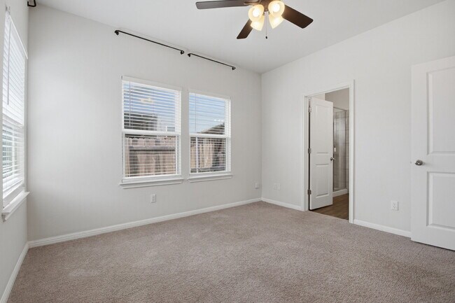 Building Photo - "Charming 3-Bed Oasis in San Marcos with 2 Full Baths – 1424 Sq Ft of Comfort!"