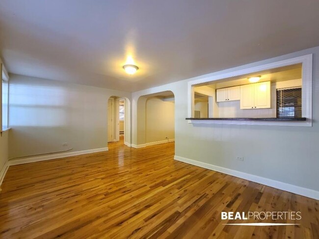Building Photo - 1 bedroom in CHICAGO IL 60657