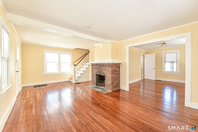 Building Photo - 6 Springdale St