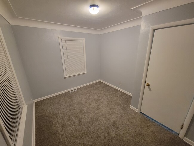 Building Photo - 1860 S Shore Blvd