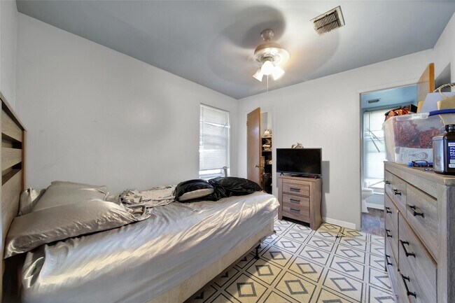 Building Photo - 1559 Diplomat Way