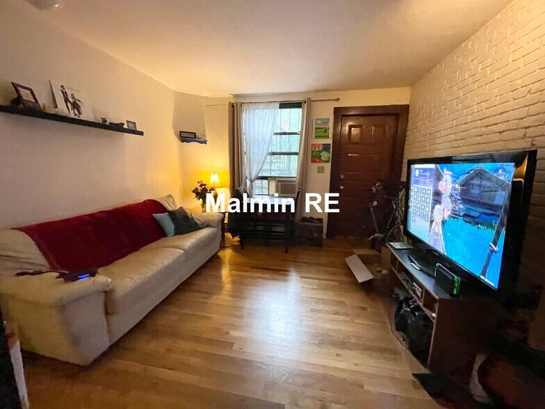 Building Photo - 74 Hammond St