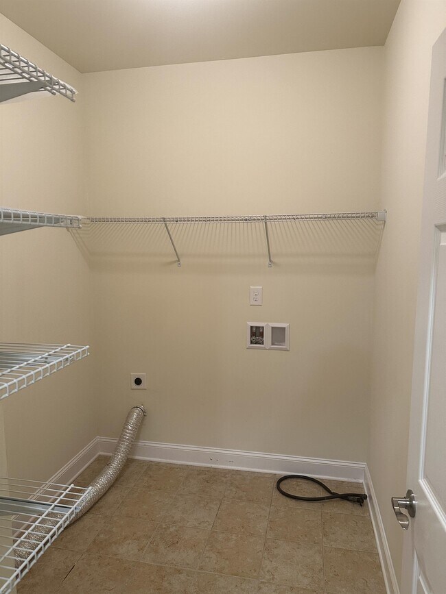 Building Photo - 1907 Willoughby Dr