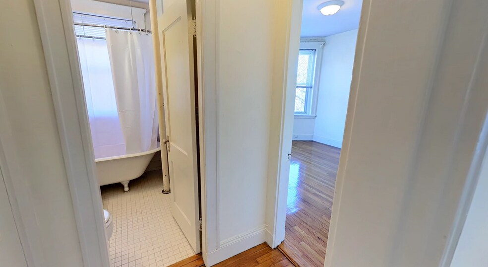 Building Photo - 52 Queensberry St