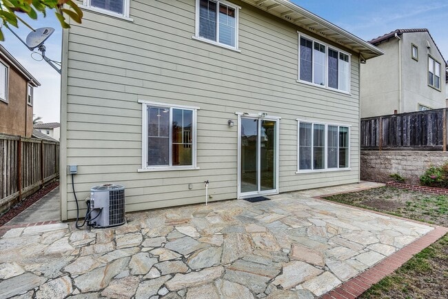 Building Photo - Magnificent home in San Bruno