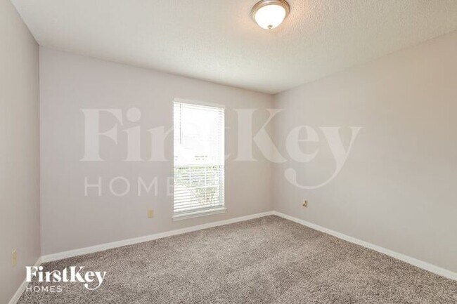 Building Photo - 20 Bickwick Ln