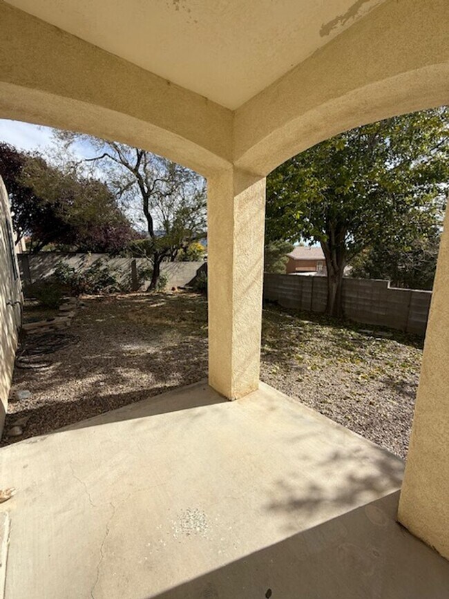 Building Photo - HOLIDAY RENT REDUCTIION ! Spacious 3 Bedroom 2 Bathroom and 2 Car Garage in beautiful NE Heights ...