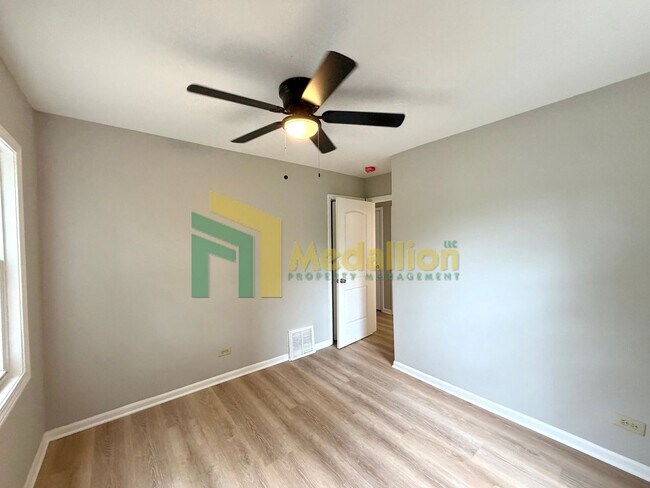 Building Photo - 12917 S Emerald Ave