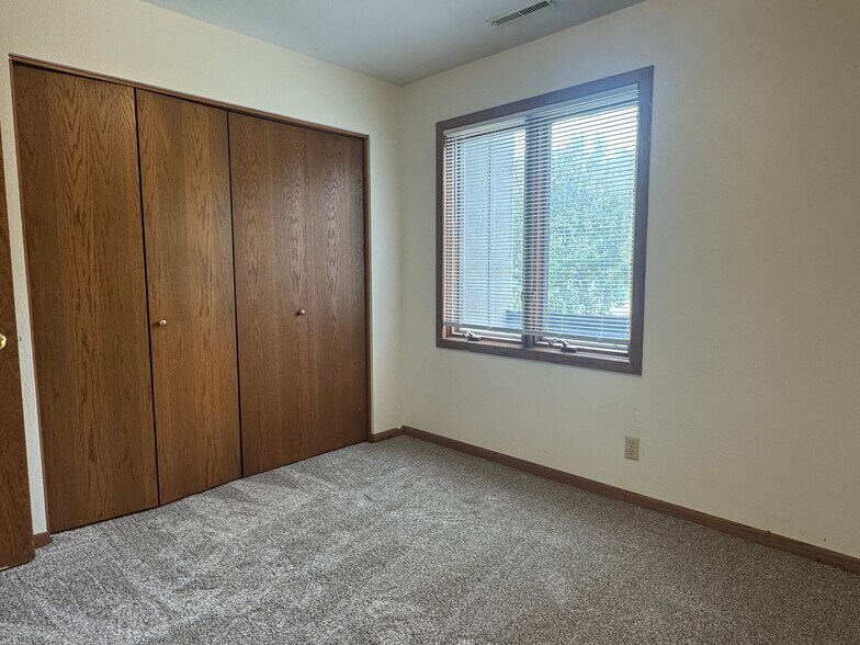 Building Photo - 3009 Grove Ave