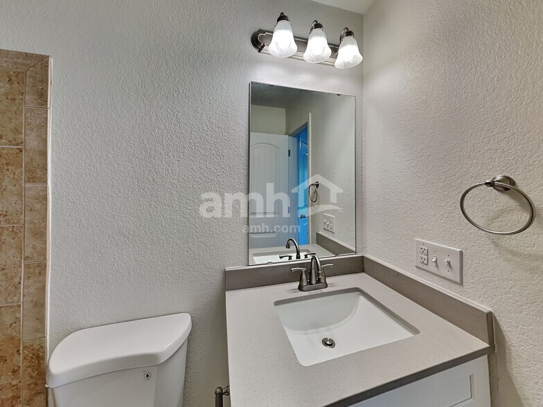 Building Photo - 9534 Sand Myrtle Dr