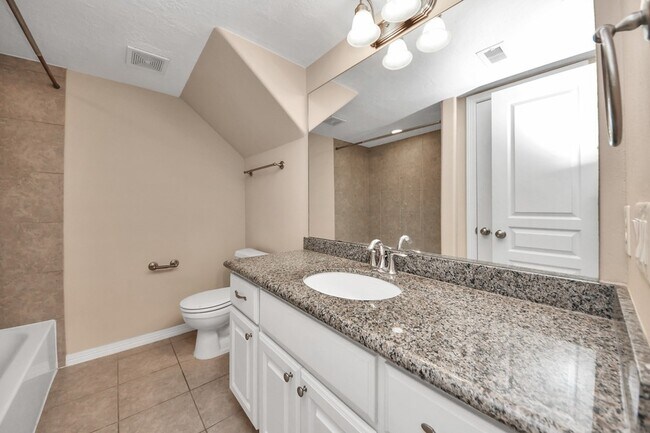 Building Photo - 908 W 26th St