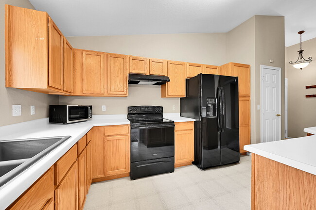 Building Photo - $1,900, 3-bed, 2-bath, located in Colorado...