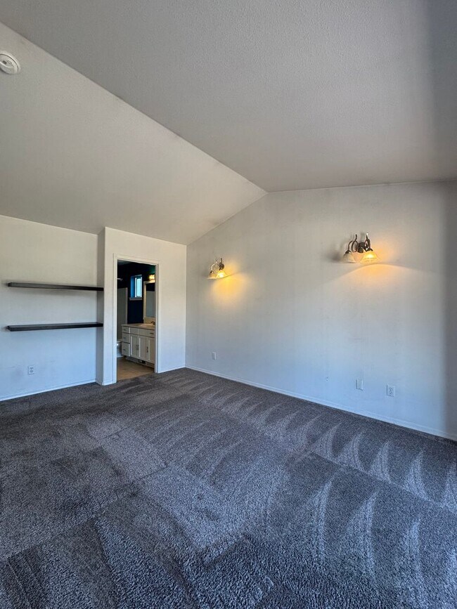Building Photo - Spacious & Modern 3-Bedroom Home for Lease...