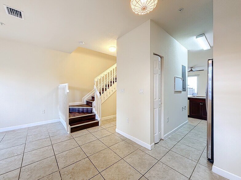 Building Photo - 142 SE 28th Ter