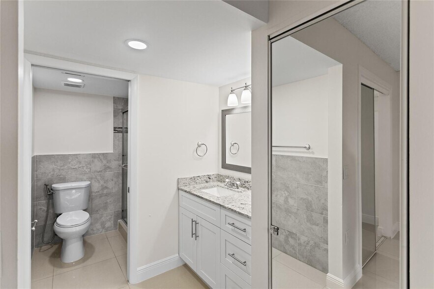 Building Photo - 1719 Whitehall Dr