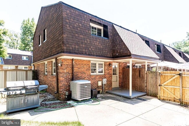 Building Photo - 428 James Ct