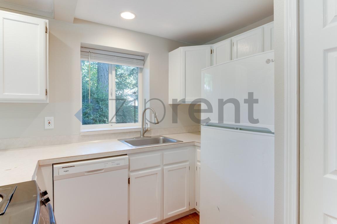 Building Photo - Unit n/a