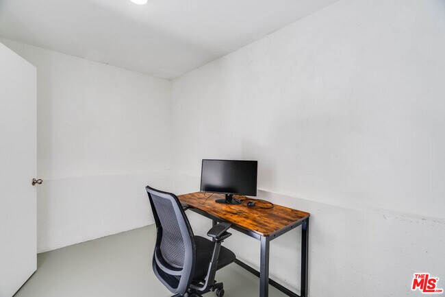 Building Photo - 741 Chautauqua Blvd