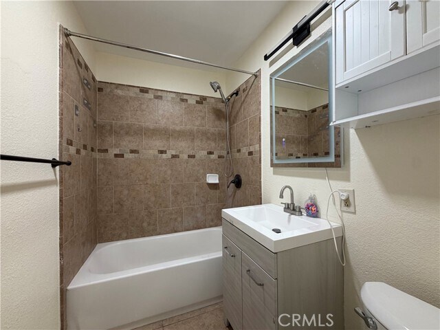 Building Photo - 1011 E 65th St