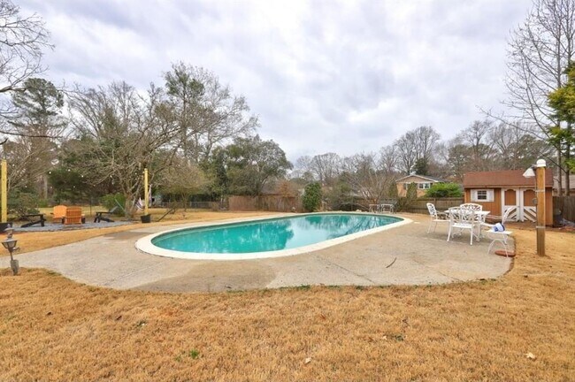 Building Photo - 457 Castleaire Dr SW
