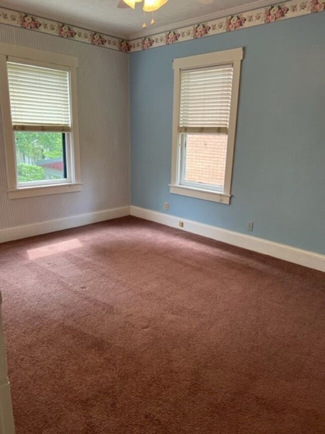 Building Photo - Beautiful 4 Bedroom 2 Bath House now Avail...