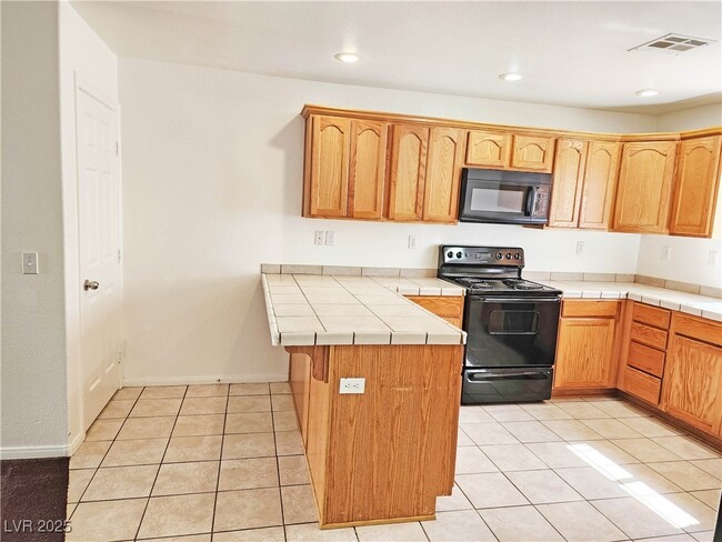 Building Photo - 1951 S Teepee Rd