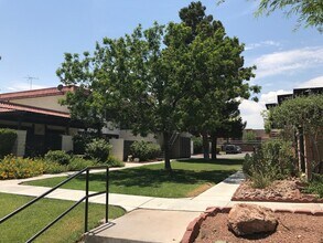 Building Photo - BEAUTIFUL 2 BEDS 1 1/2  BATHROOM APARTMENT PLUS 1 CAR GARAGE MLOVE IN SPECIAL