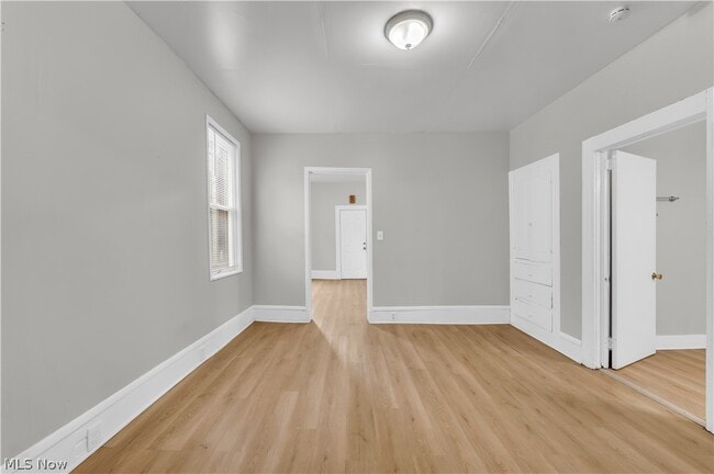 Building Photo - 1345 W 61st St