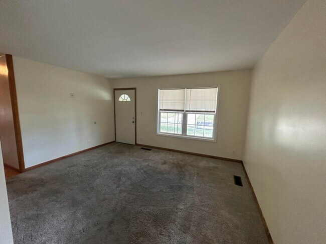 Building Photo - 115 Phelps Rd