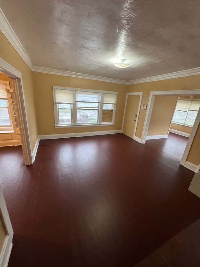 Building Photo - 1633 Eddington Rd