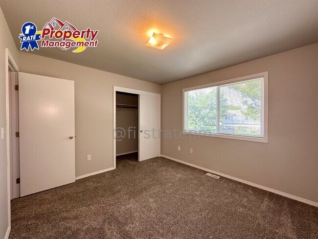 Building Photo - 2057 N Woodford Ave