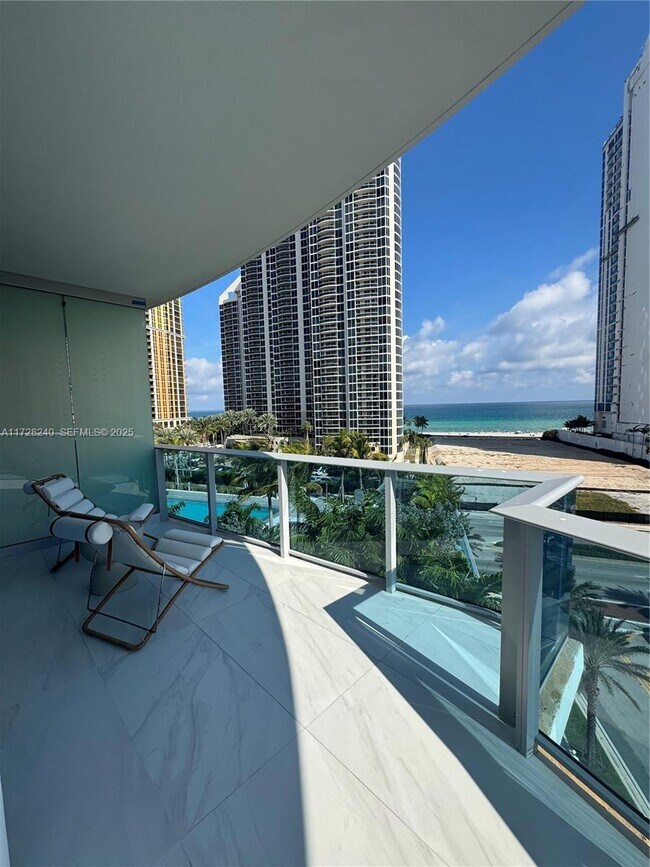 Building Photo - 17550 Collins Ave