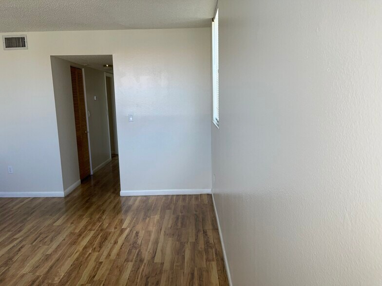 Building Photo - 1820 N Lauderdale Ave