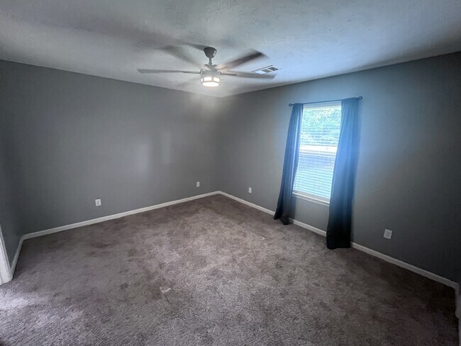 Building Photo - 34 Shamsie Dr