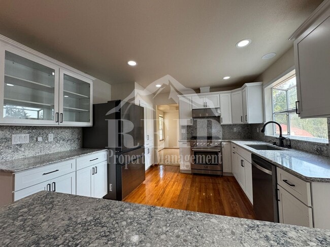 Building Photo - 979 NW Calypso Cir