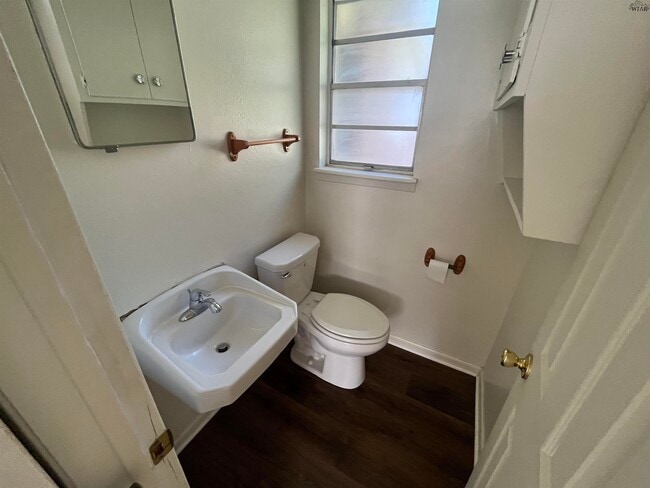 Building Photo - 5129 Parklane Dr