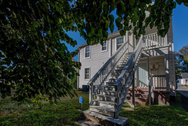 Building Photo - 1135 Jackson Ave