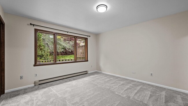 Building Photo - 1001 Walz Ave