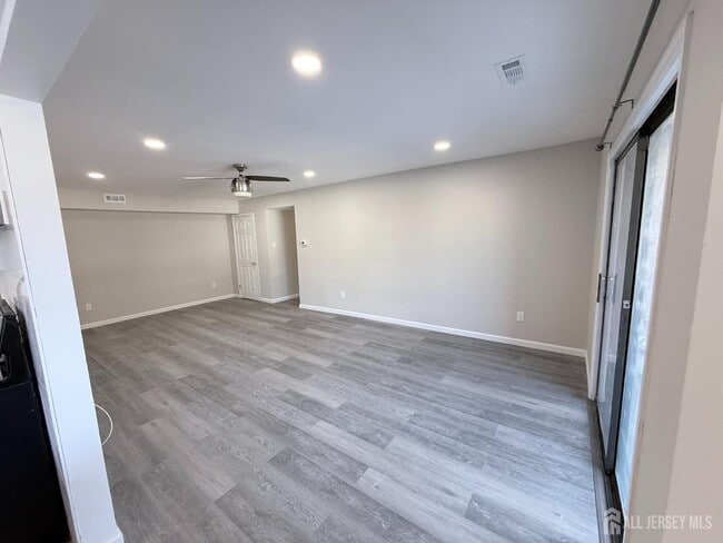 Building Photo - 513 Edison Glen Terrace