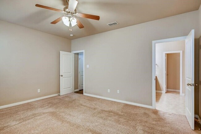 Building Photo - 2753 Calmwood Dr