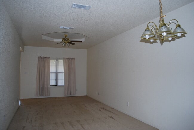 Building Photo - 910 Crymes Ln