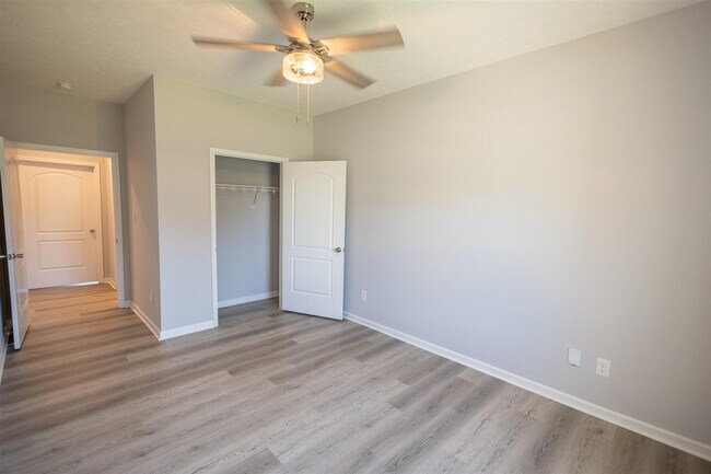 Building Photo - 2321 Trenton Ln