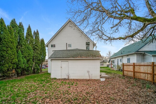 Building Photo - 135NE