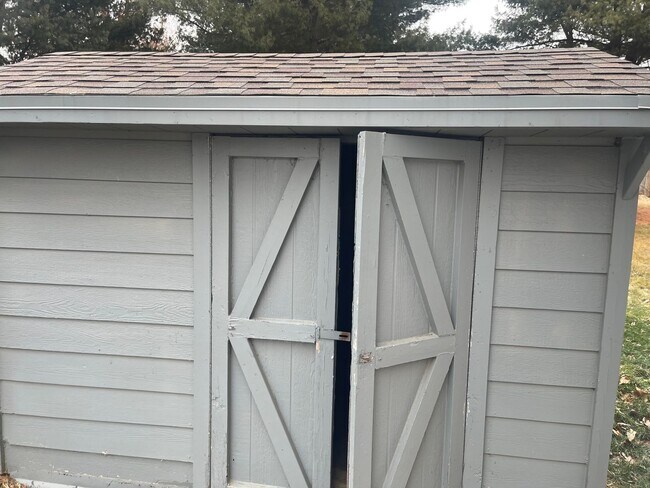 Building Photo - 1624 Pleasant View Dr