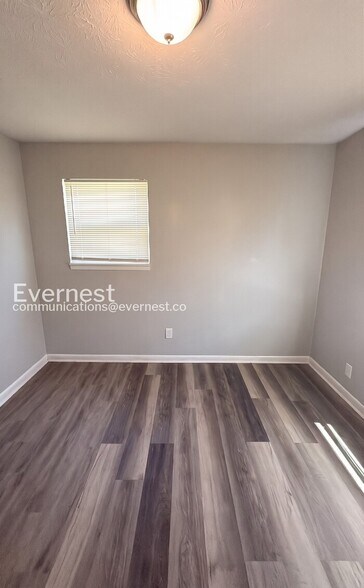 Building Photo - 742 Winter Ln