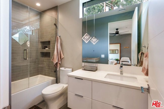 Building Photo - 18589 Linnet St