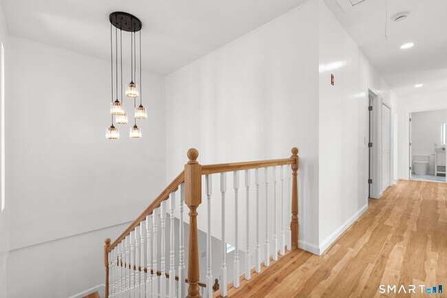 Building Photo - 810 Brewster St