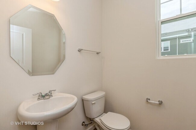 Building Photo - 155 Yorktown Ct