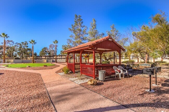 Building Photo - 725 N Royal Crest Cir