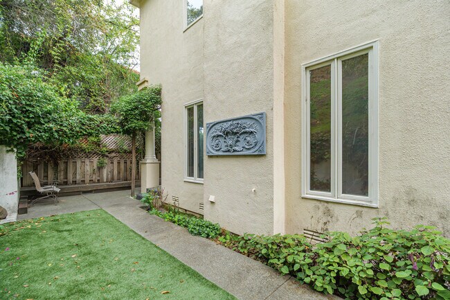 Building Photo - 17 Heron Dr